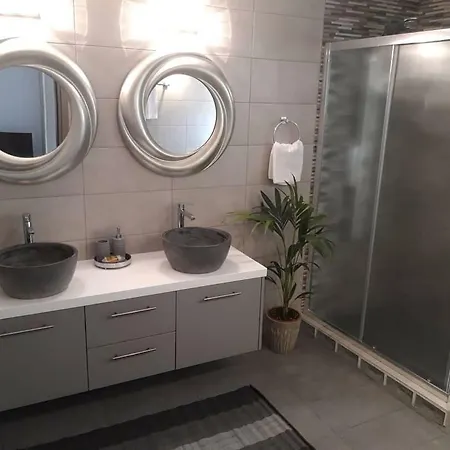 Euphoria Apartment *